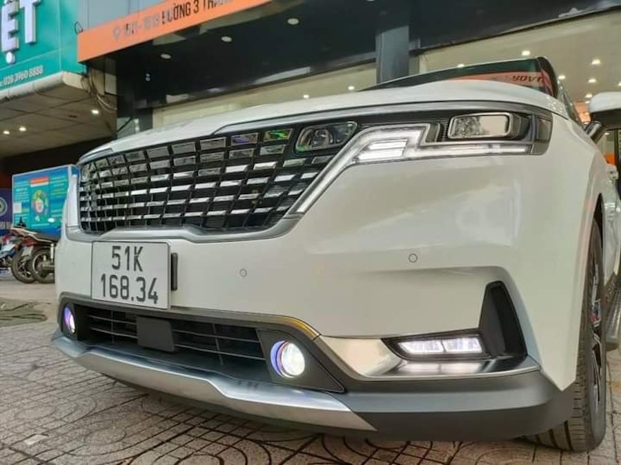Kia Carnival độ đèn bi gầm phá sương tăng cường ánh sáng