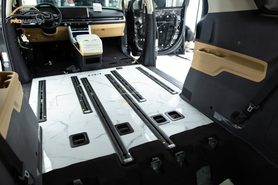 Độ limousine xe Kia Carnival mẫu sàn giả đá