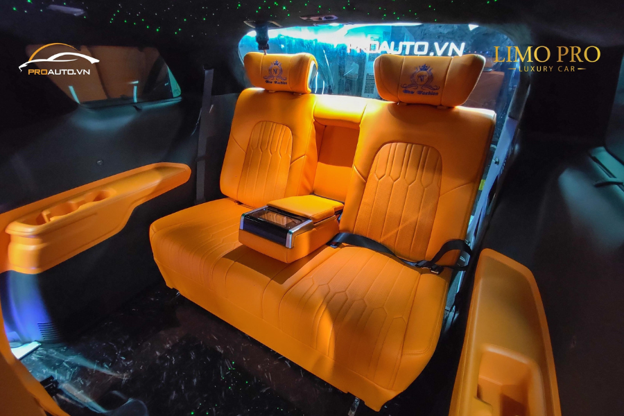 Độ limousine xe Kia Carnival băng 3 chỉnh điện ngã thành giường