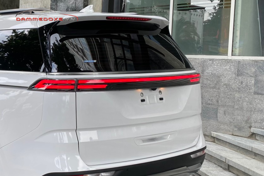 Độ limousine xe Kia Carnival với mẫu đèn porsche và mạch chuyển xi nhan lên cao