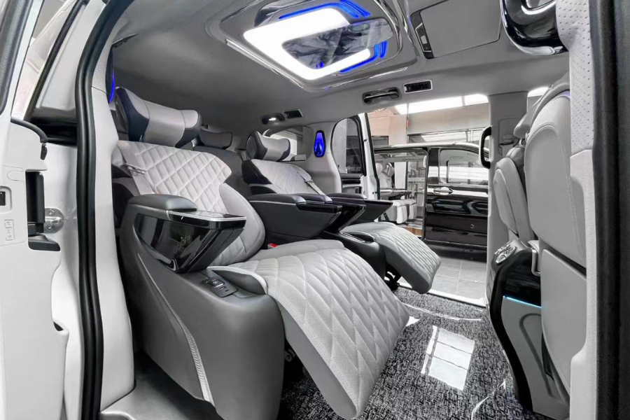 Độ limousine xe Kia Carnival với mẫu VIP 07 