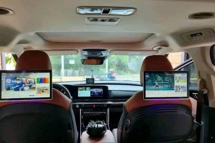 Kia Carnival độ limousine với màn hình gối đầu 11.9inch