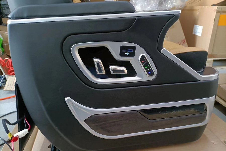 Mẫu ghế limousine VIP 1 trang bị cụm công tắc đầy đủ tín năng